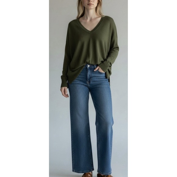 Maeve Sweaters - NWT Maeve Anthropologie Merino Wool V-Neck Sweater L Green Slouchy Casual Cozy